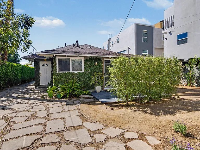 6609 Leland Way — Photo 3