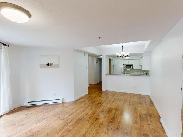 211 12th St #104, New Westminster, BC V3M 4H4