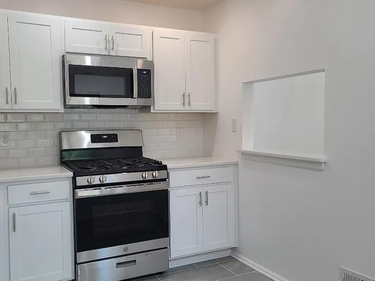 113 Irving Pl — Photo 9