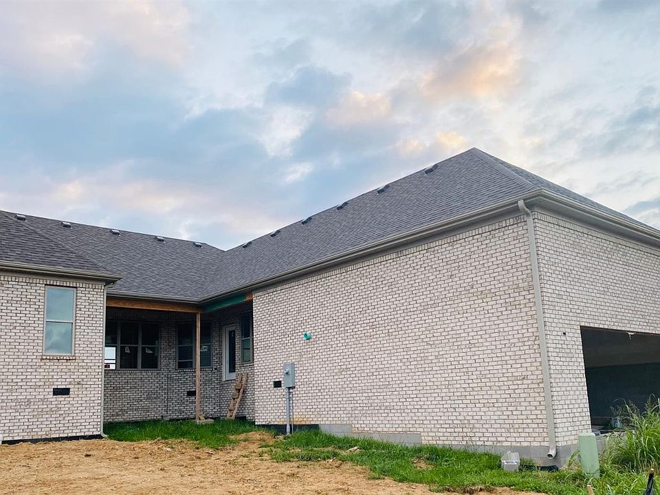 2nd image of 1403 Clubhouse Ln