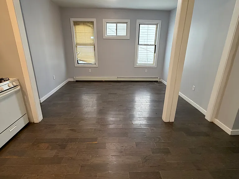 29 Bartholdi Ave #1A — Photo 3