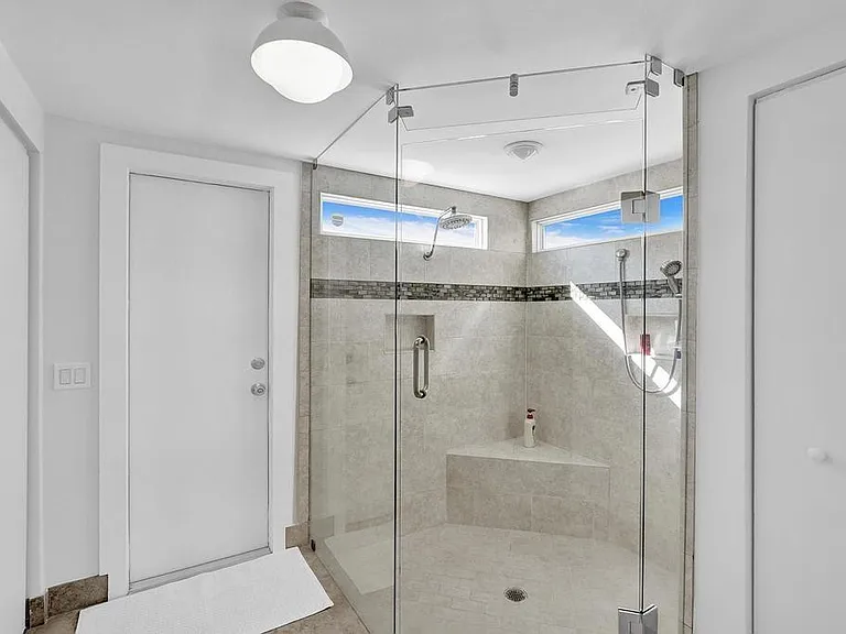 5581 NE 31st Ave — Photo 38