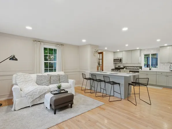 334 Rogers St, Lowell, MA 01852