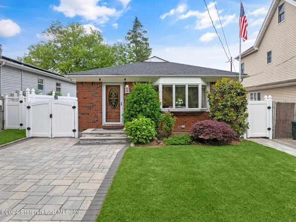 213 Currie Ave, Staten Island, NY 10306