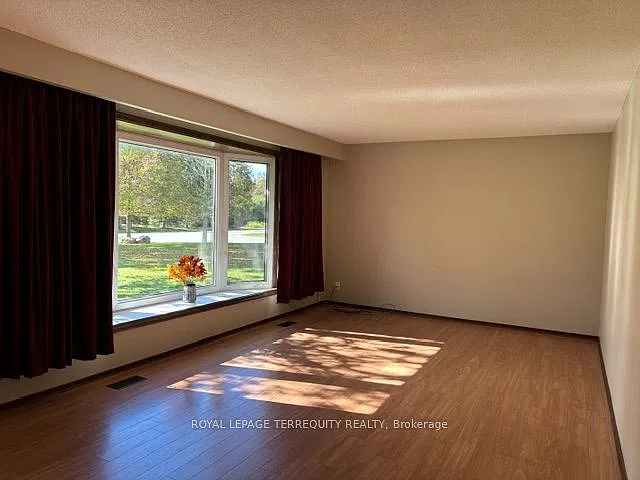 3 bed, $3,000 — Photo 4