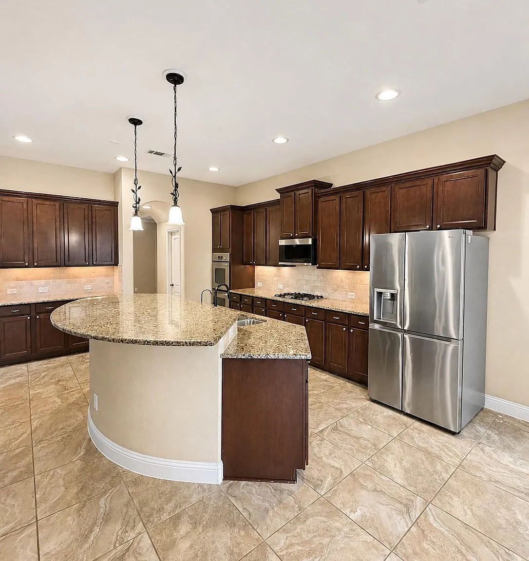 5 bed, 4.5 bath, 3679 sqft, $4,200 — Photo 4