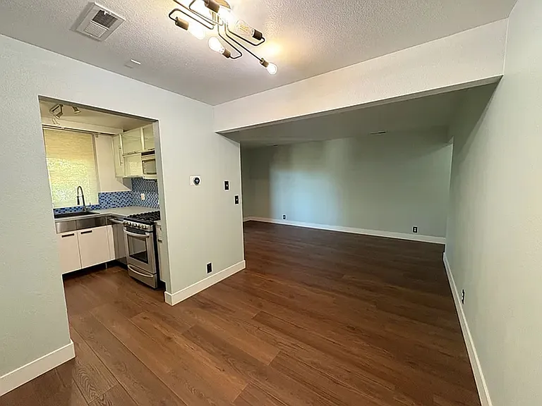 2416 S Elizabeth St #5 — Photo 3
