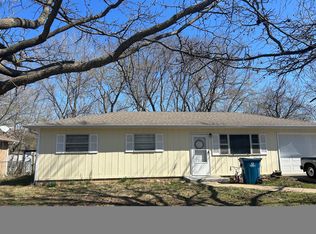 215 Saint James St, Neosho, MO 64850