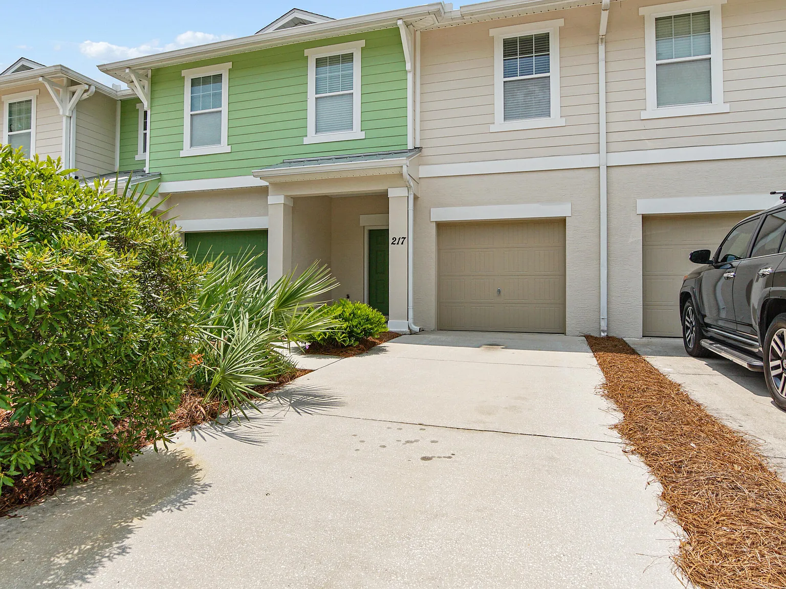 3 bed, 2.5 bath, 1577 sqft, $2,150 — Photo 1