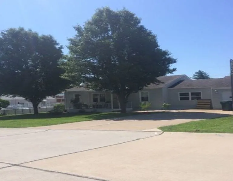 9108 Southview Ln photo 1