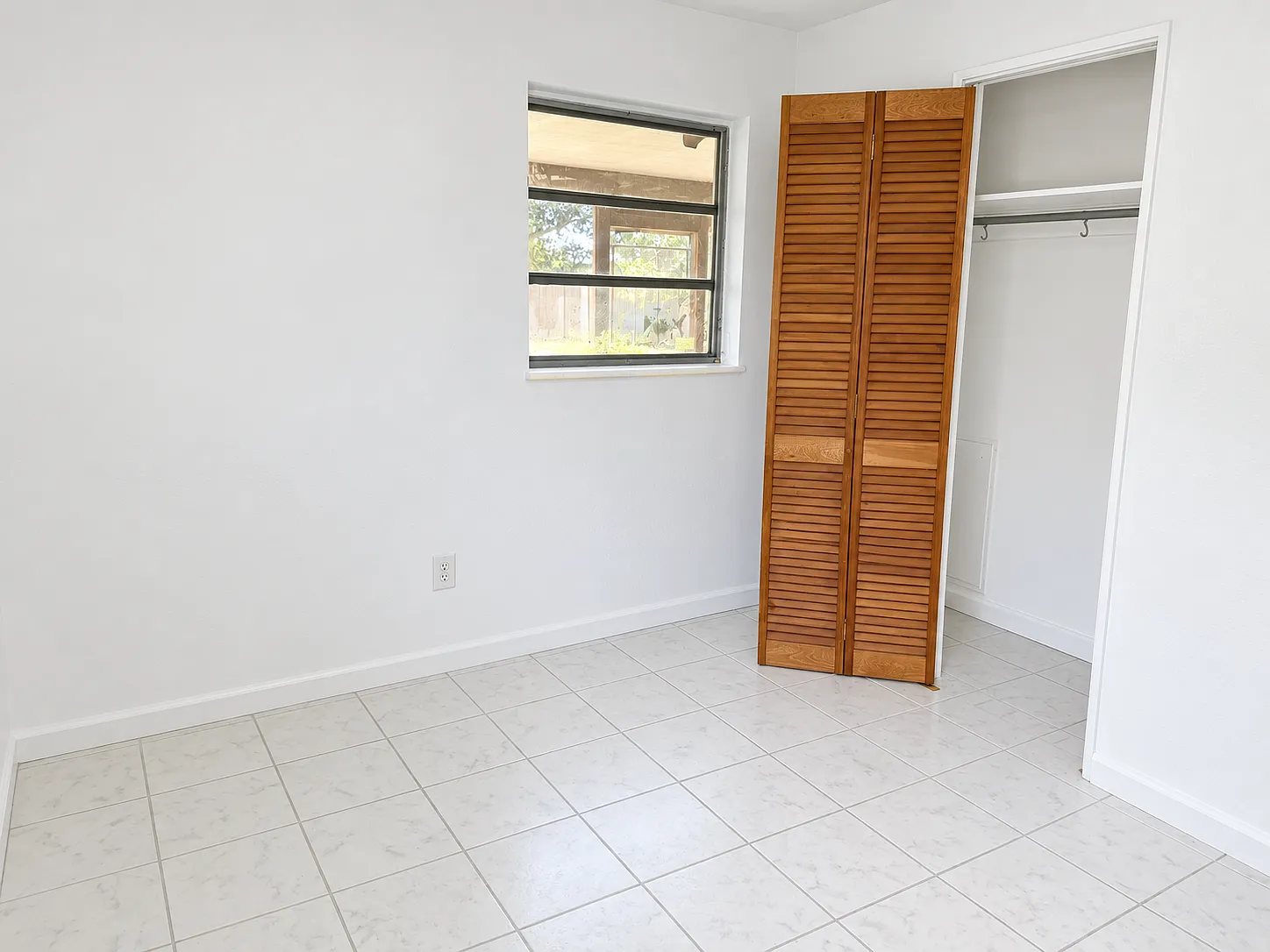 4 bed, 1100 sqft, $1,999 — Photo 4