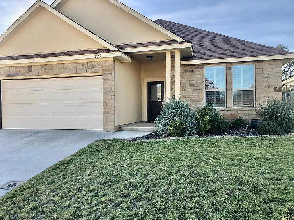 3 bed, 2.0 bath, 1555 sqft, $2,350 — Photo 1