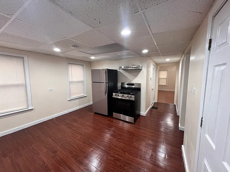30 Ekman St #3 — Photo 4