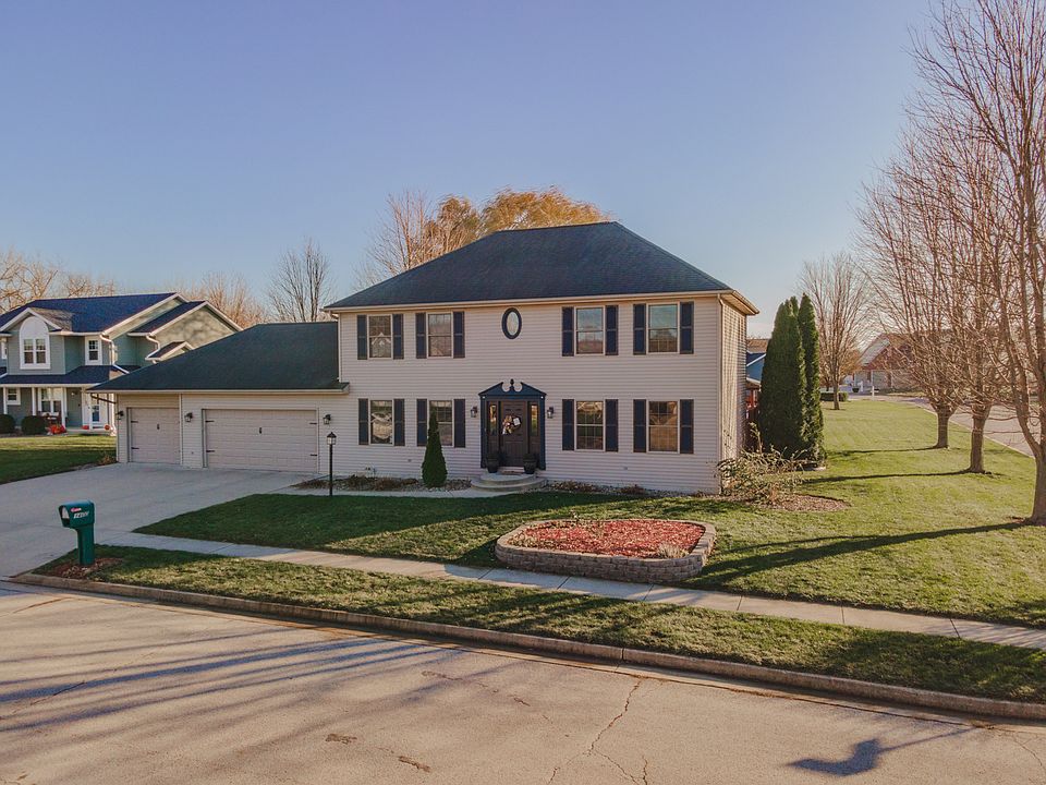 1400 E Lariat Dr, Pontiac, IL 61764 Zillow