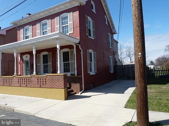 2nd image of 1005 Pope Ave