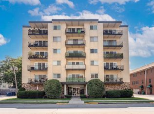 7314 Randolph St APT 5B, Forest Park, IL 60130