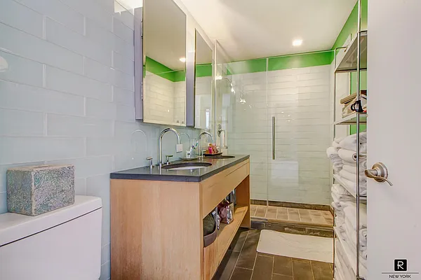 Rented by R New York | media 76