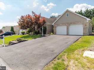 18727 Dover Dr, Hagerstown, MD 21742