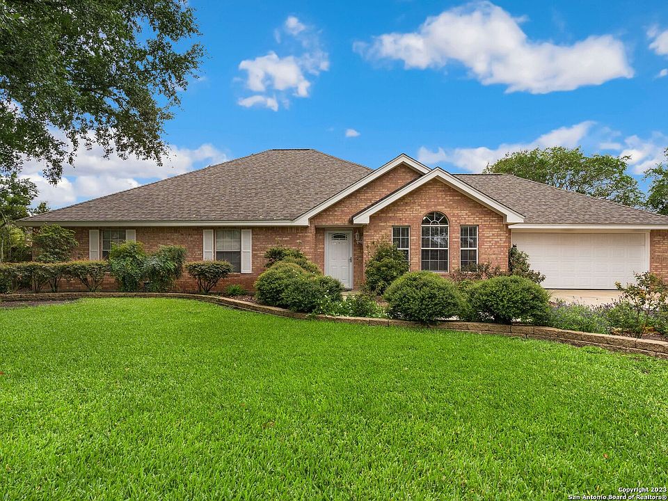 1st image of 190 CASTLEWOOD DR