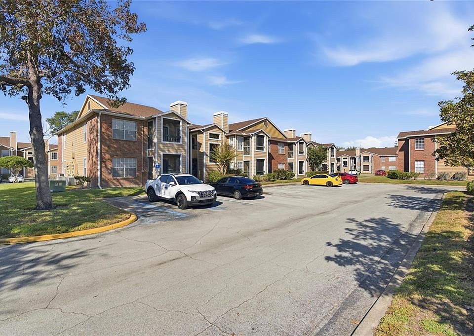 1st image of 4401 THORNBRIAR LANE #R106