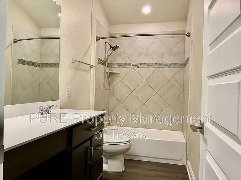 1008 Brenham Ln — Photo 25