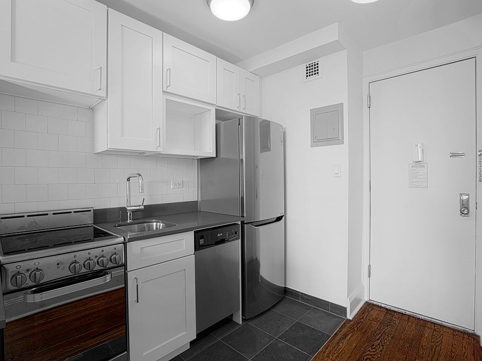 1st image of 208 W 23rd St APT 1512