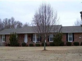 311 Wright Dr, Florence, AL 35633