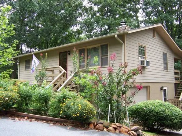 134 Skylark St, Franklin, NC 28734
