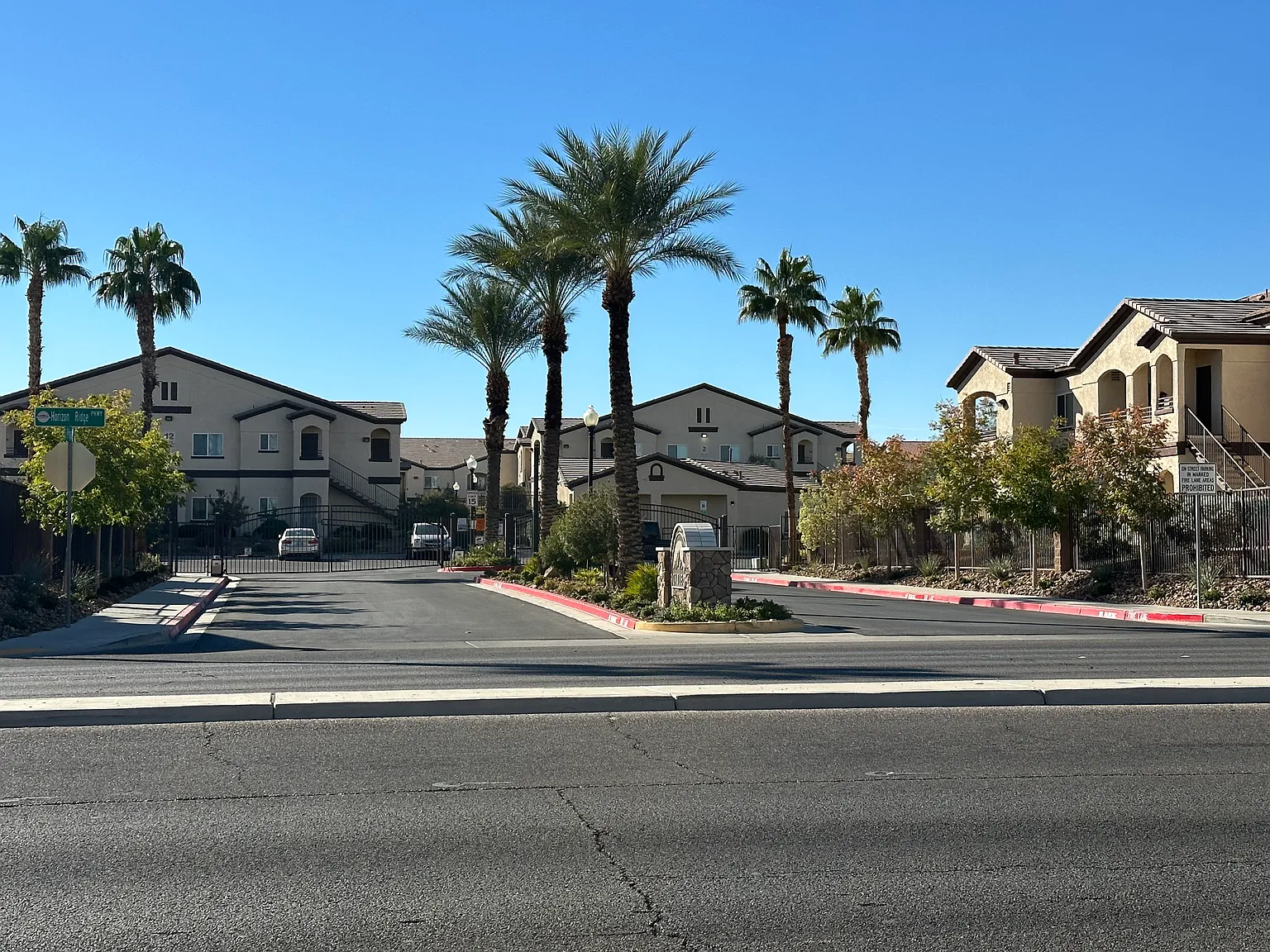 2 bed, 966 sqft, $1,550 — Photo 4