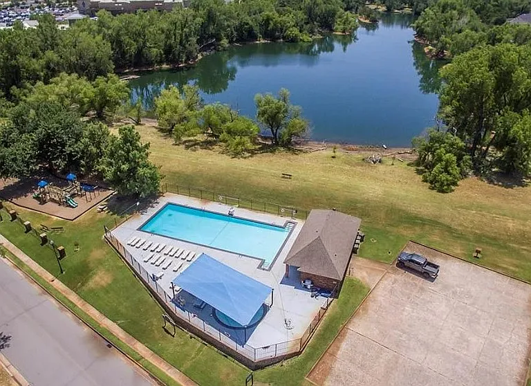 716 Fox Bend Trl — Photo 21