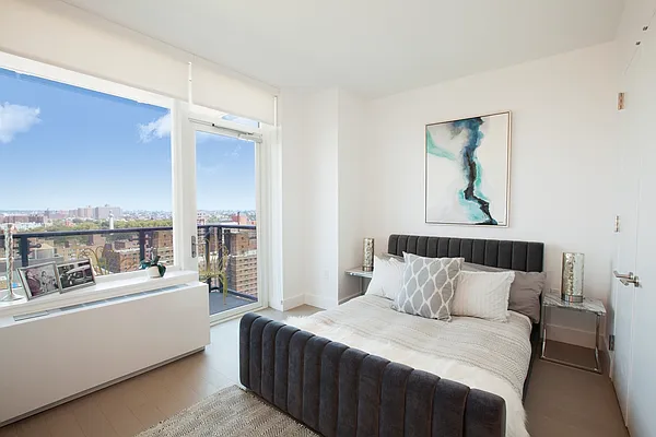 Rented by Red Apple Group | media 31