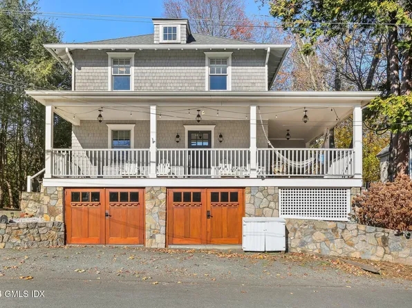 8 Glendale St, Cos Cob, CT 06807