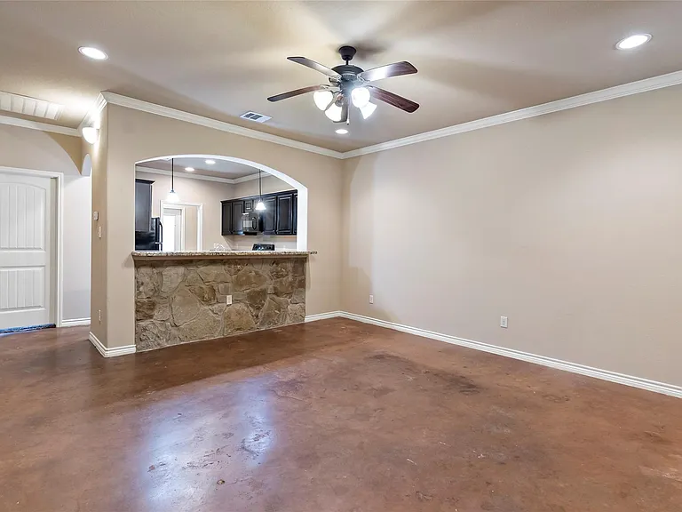113 Armored Ave — Photo 5