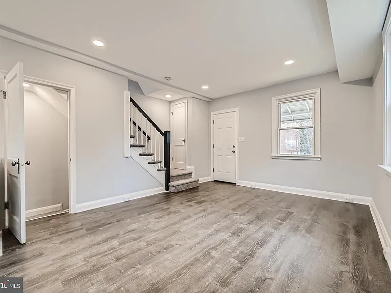 4429 Newport Ave — Photo 5