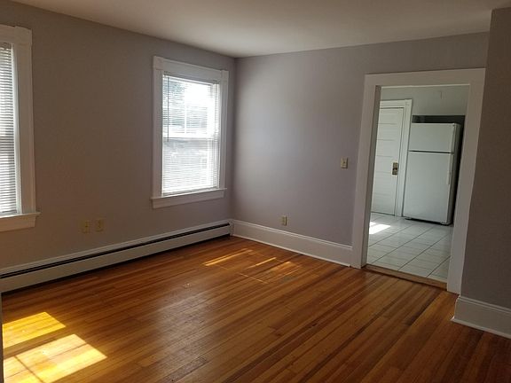 4th image of 7 Sheridan St Floor 2
