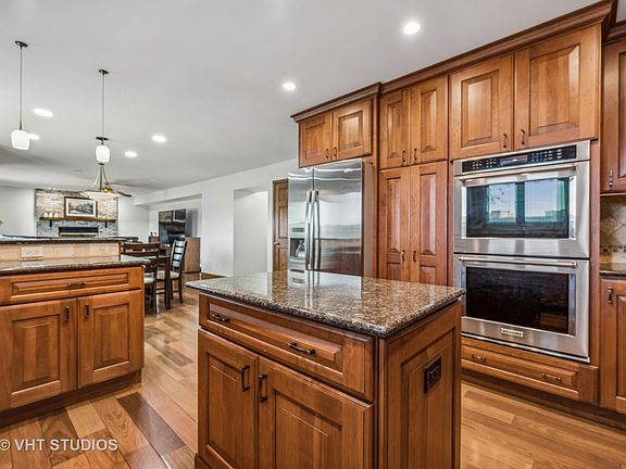 4th image of 238 Jamestowne Ct