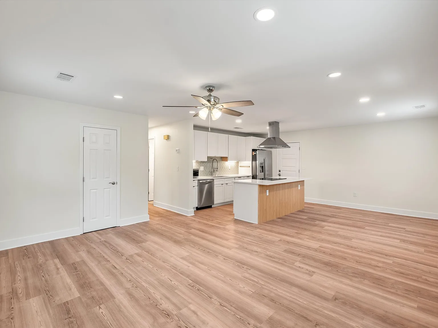 3 bed, 1080 sqft, $3,400 — Photo 4