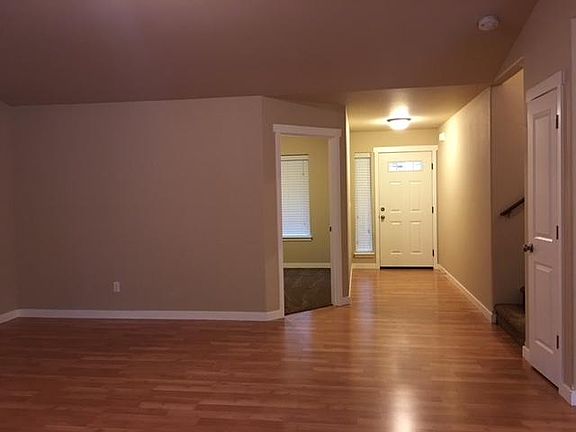 4th image of 9233 Fairhill Dr NE