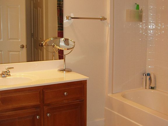 Master Bath w/tile flooring