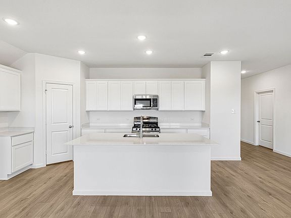 2nd image of 2531 Canadian Way