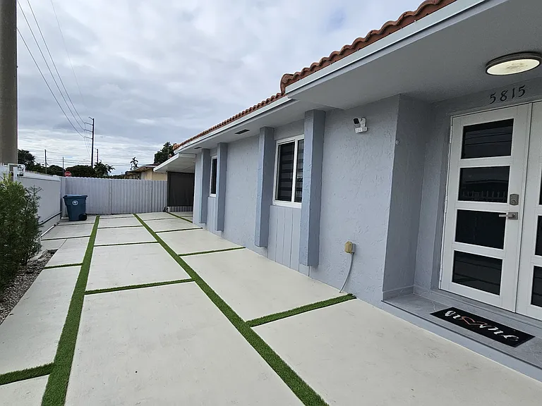 5815 NW 5th St — Photo 3