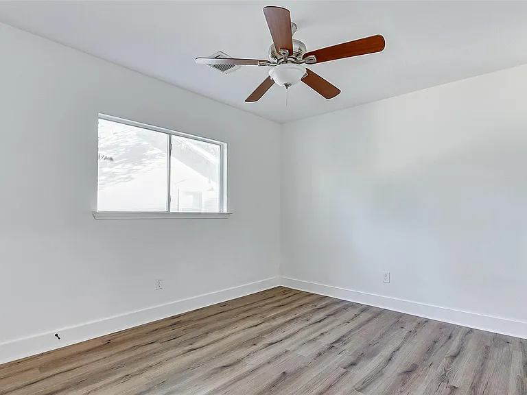 21892 Silver Oak Ct — Photo 37