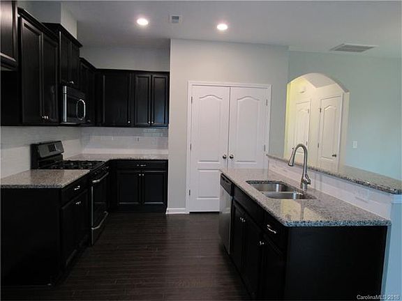 4th image of 6001 Sweetbay Ln #115