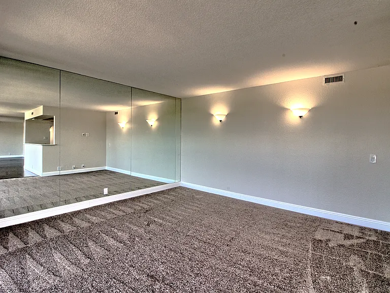 3111 Bel Air Dr #8E — Photo 17