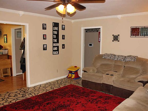 2nd image of 324 W Cypress Ave