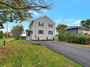 302 Beach Dr, Keyport, NJ 07735