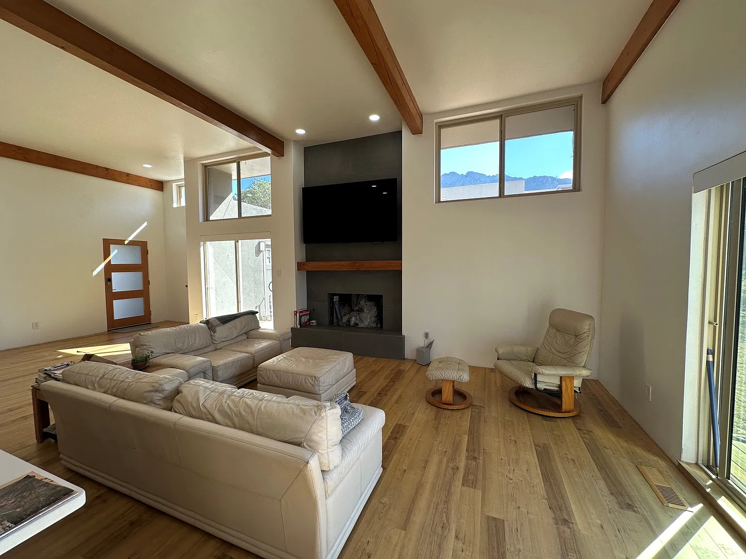 3 bed, 2114 sqft, $3,000 — Photo 4