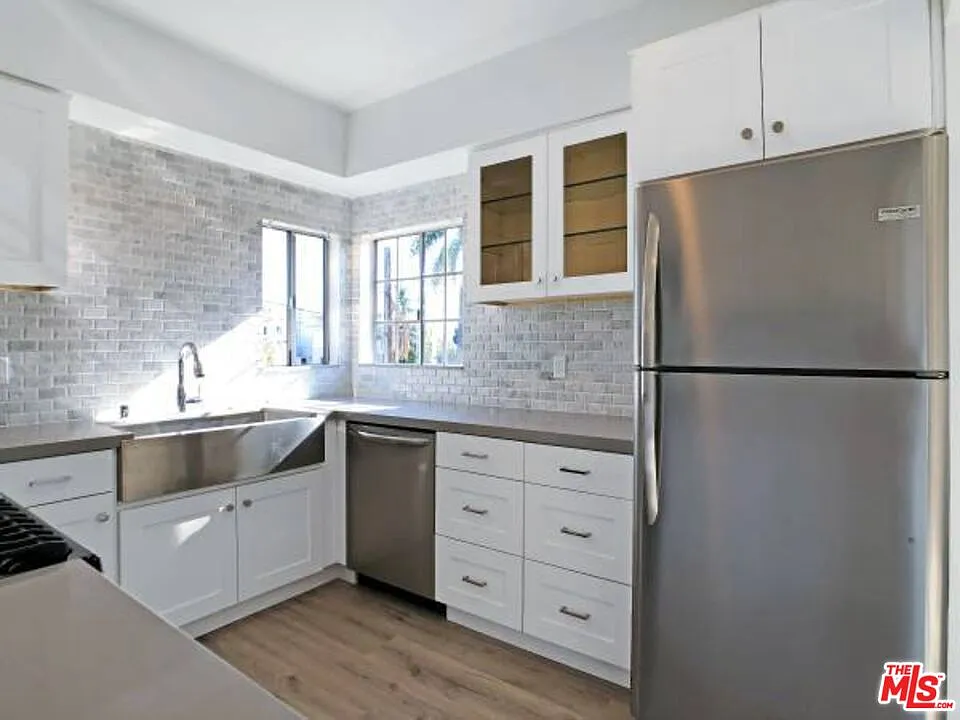 3 bed, 2.0 bath, 1150 sqft, $4,295 — Photo 3
