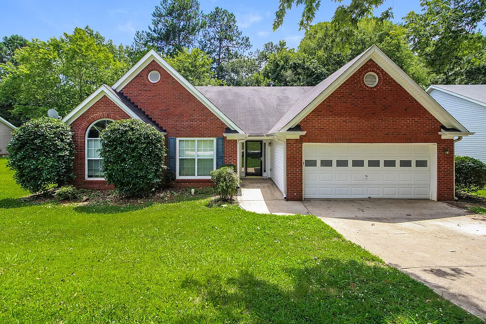 3 bed, 2.0 bath, 1996 sqft, $1,945 — Photo 1