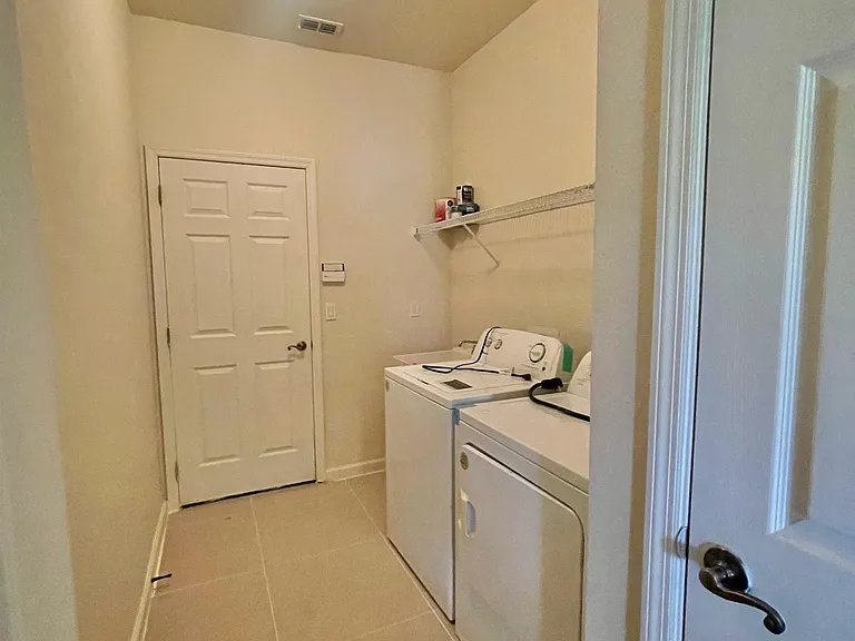 2370 Hinsdale Dr — Photo 30